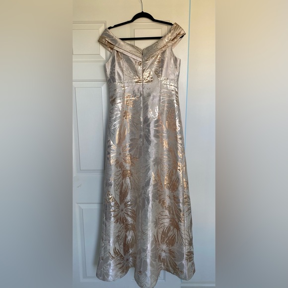 Teri Jon by Rickie Freeman - Mother of the Bride/Groom Dress ✨ - Picture 4 of 13